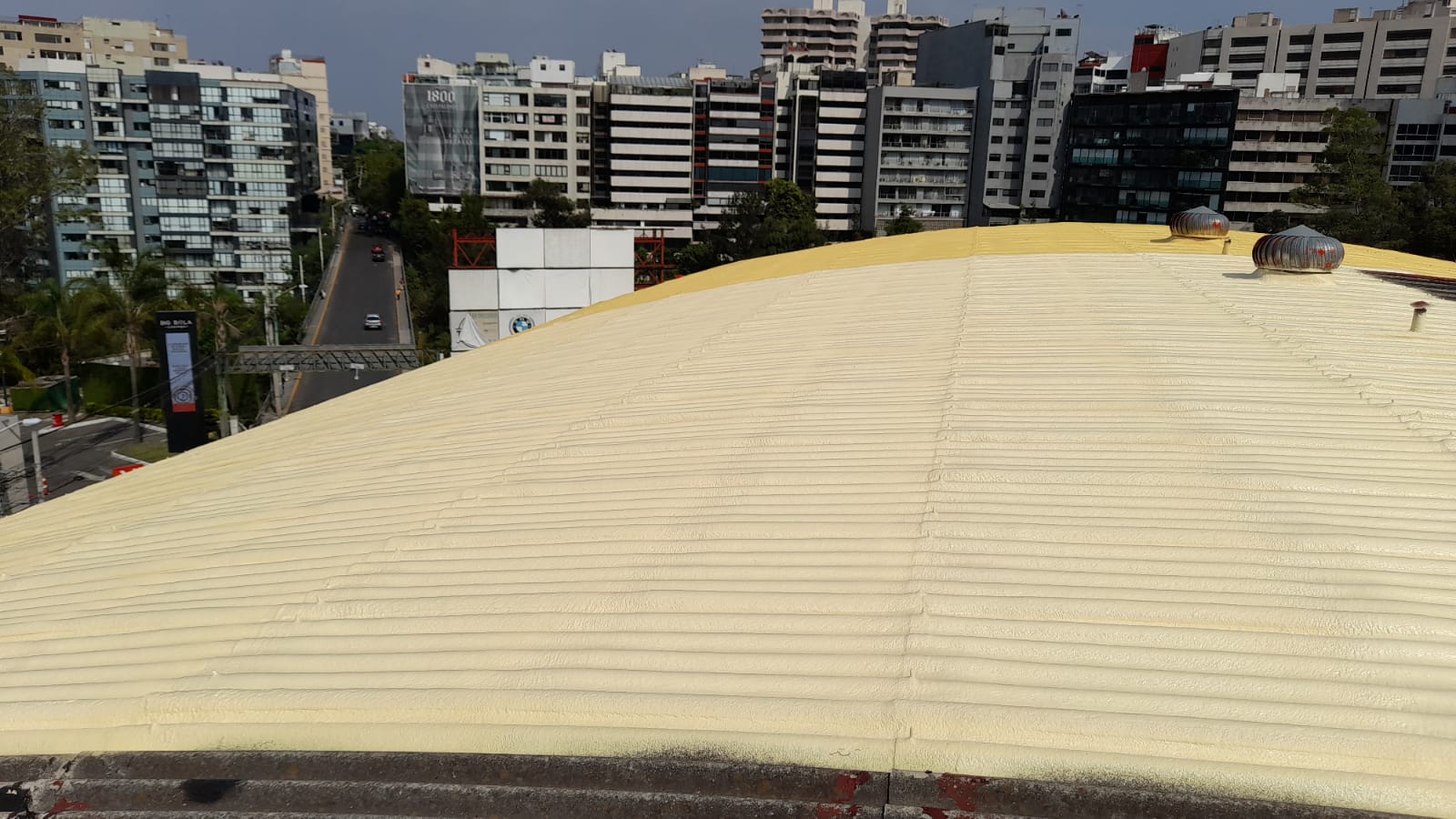 Contenedor metálico — adherencia perfecta
