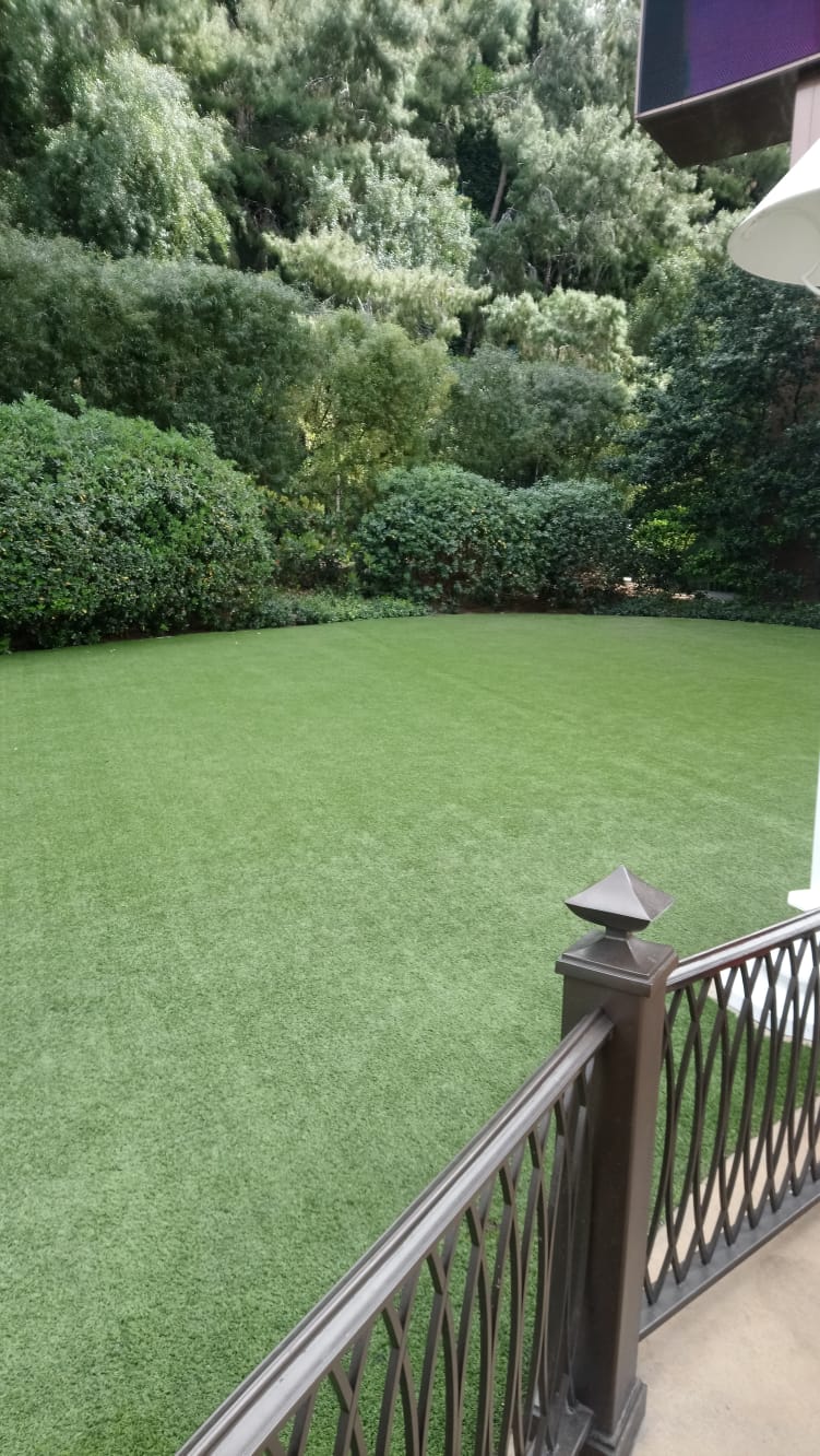 Gran jardín con pasto premium — entrega final